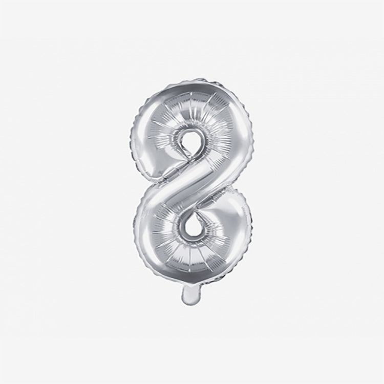 Decoración cumpleaños: pequeño globo plateado número 8