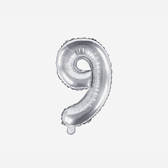 Decoración cumpleaños: pequeño globo plateado número 9