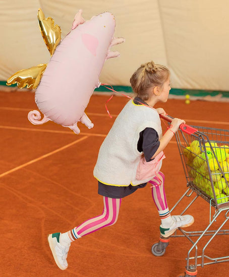 Anniversaire enfant terrain de tennis avec cochon ailé doré