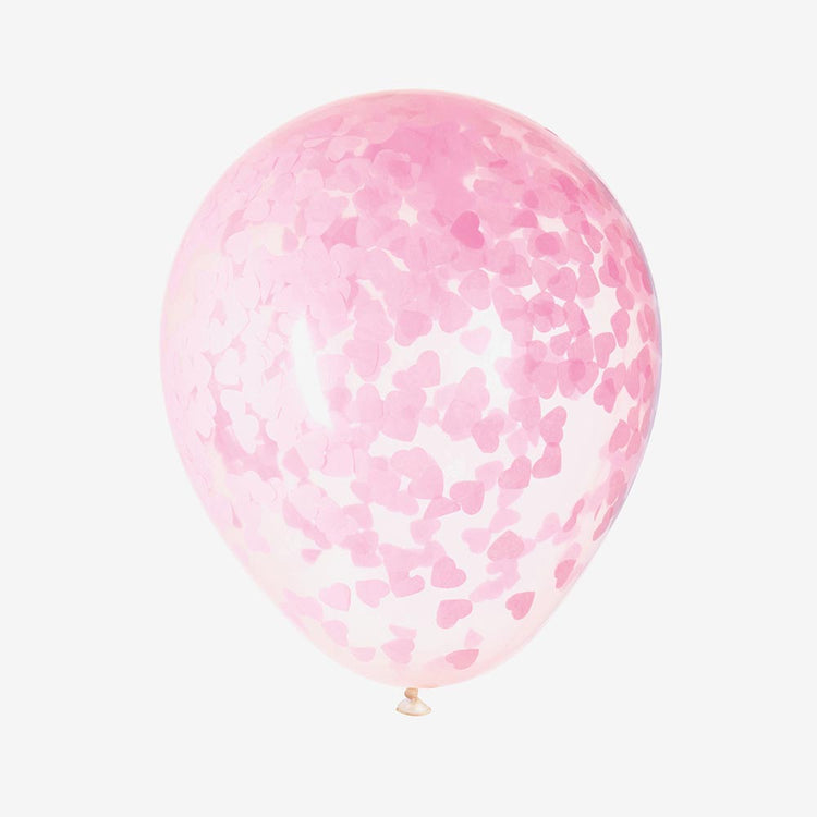 ballons transparents remplis de confettis en forme de coeurs