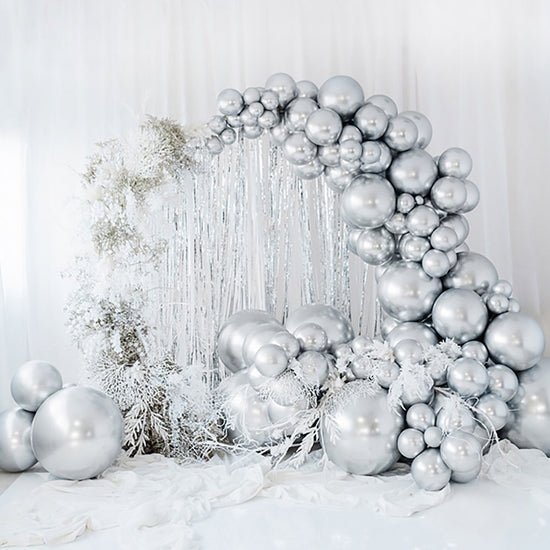 Arco de globos plateados: decoración de bodas, decoración de año nuevo.