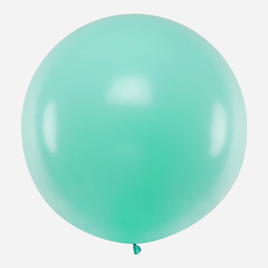 Un ballon géant vert menthe pour une arche de ballons baby shower ou fête