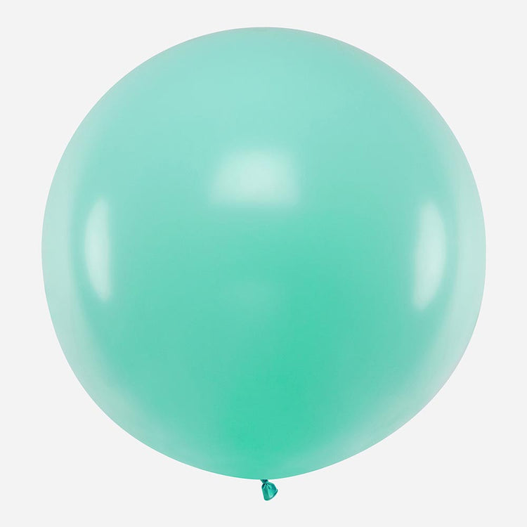 Un globo verde menta gigante para un baby shower o arco de globos de fiesta