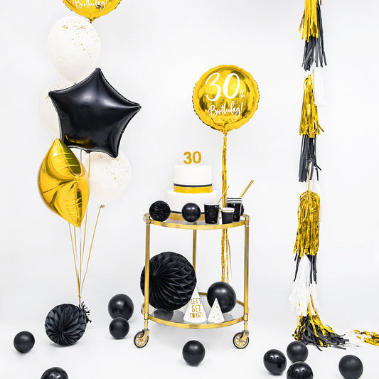 Decoración de cumpleaños número 30 en negro y dorado
