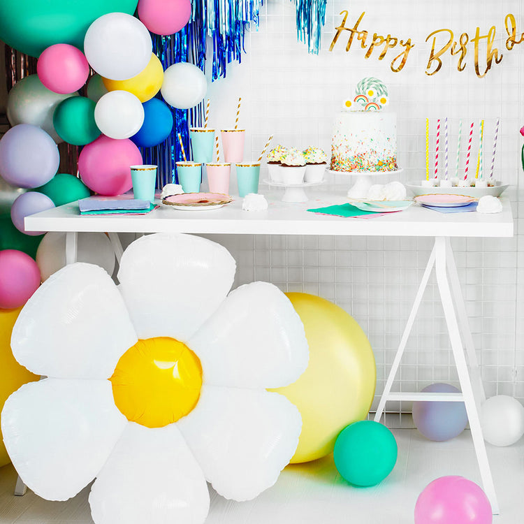 Idée ecoration anniversaire enfant avec ballon fleur marguerite