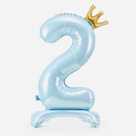 Número dos en forma de globo gigante para una fiesta de cumpleaños