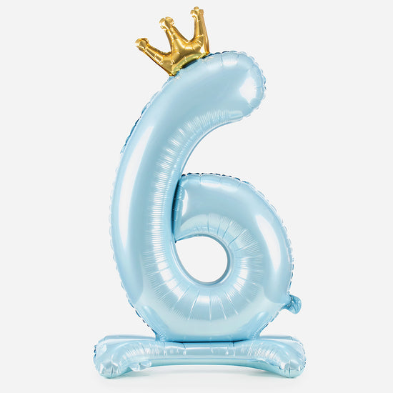 Cumpleaños infantil: globo gigante azul número seis celeste