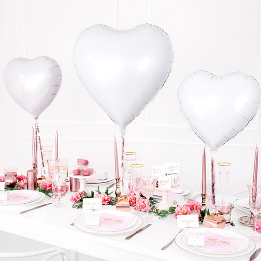 Wedding table decoration with white heart helium balloons