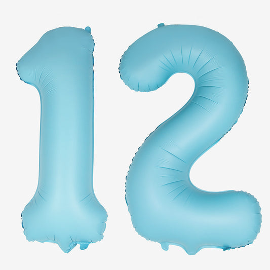 Blue balloons with numbers to inflate with helium for birthday