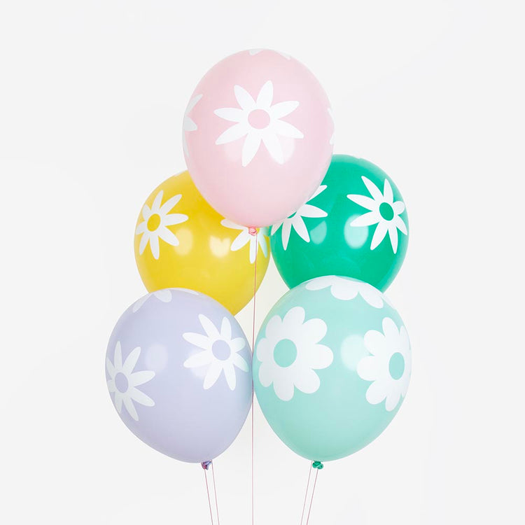5 balloons with daisy motifs for a girl's birthday