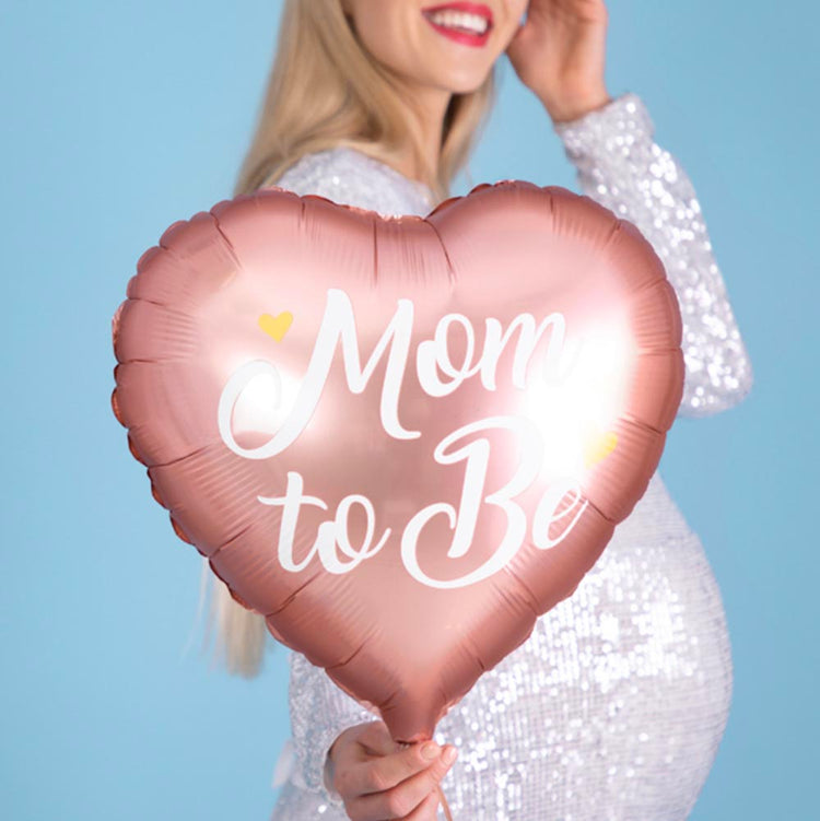 Baby shower : femme enceinte et ballon rose coeur mom to be