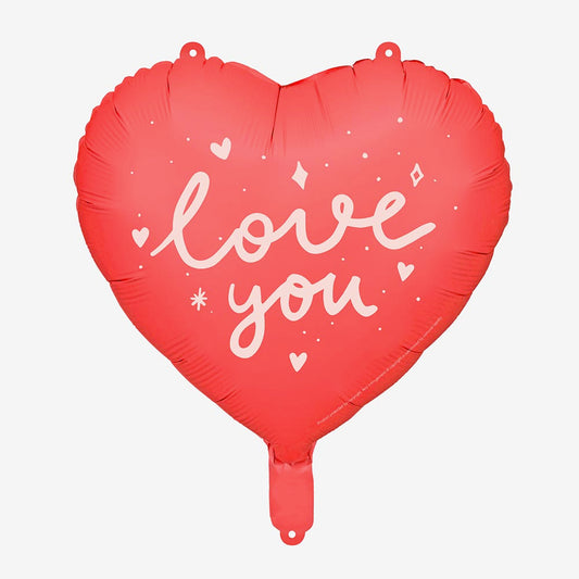 Globo en forma de corazón rojo con la inscripción te quiero para San Valentín