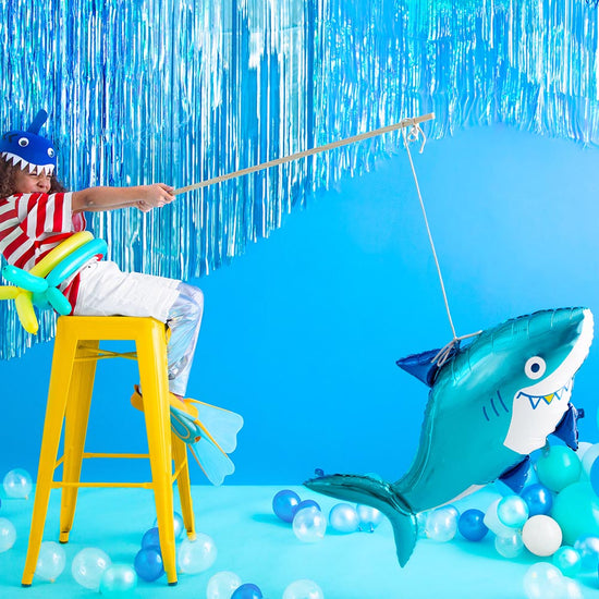 Deco anniversaire animaux de la mer avec ballon et chapeau requin