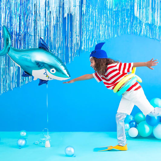Anniversaire animaux de la mer avec ballon requin et arche de ballons bleue 