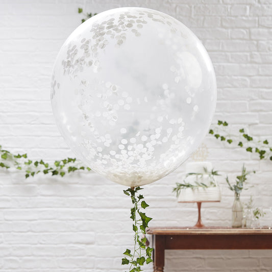 Decoración de boda: globo de confeti blanco e hilo de hiedra