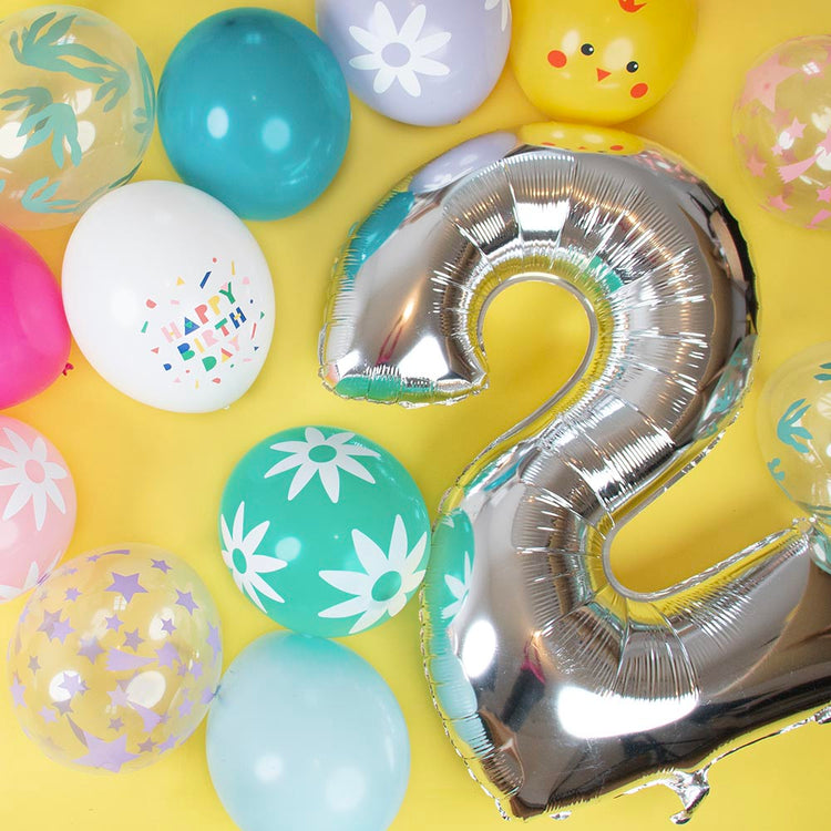 Decorazione compleanno 2 anni: palloncini e palloncino numero 2