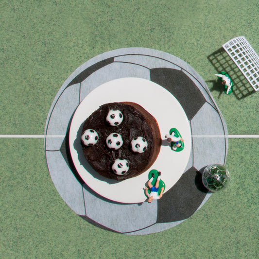 9 figurines de foot à disposer sur un gateau de fan de sport. 