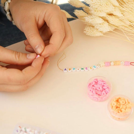 Atelier fille : bracelets de perles personnalisés