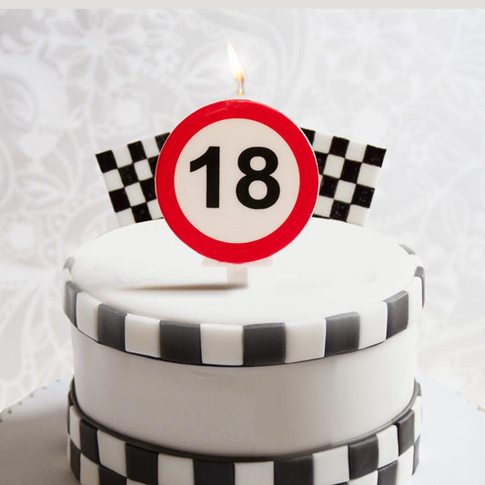Pastel de cumpleaños número 18 coches temáticos con vela prohibida 18