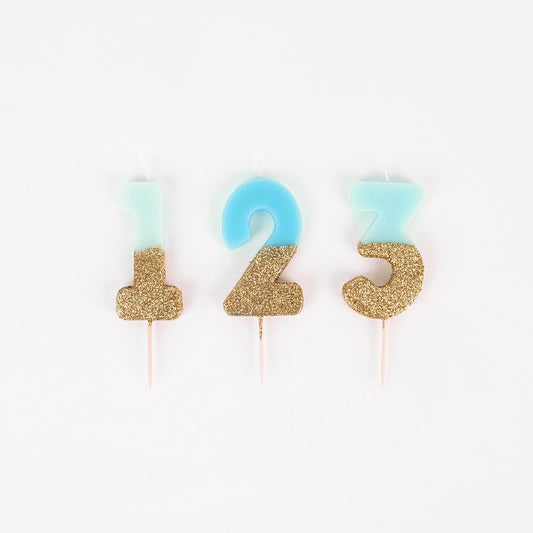Velas con números azules y doradas para decorar tartas de cumpleaños de niño.