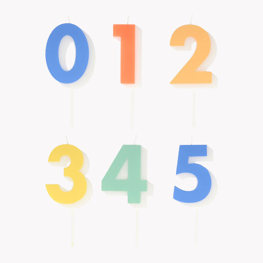 Velas de número de cumpleaños multicolor azul, rojo, naranja, amarillo, verde