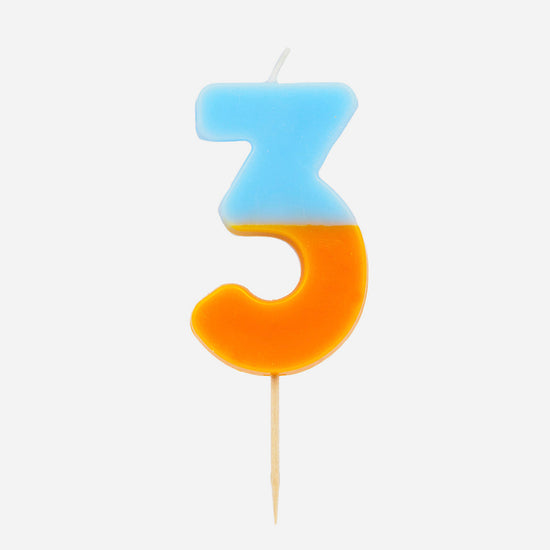 Bougie chiffre 3 bicolore pour décorer un gateau d'anniversaire