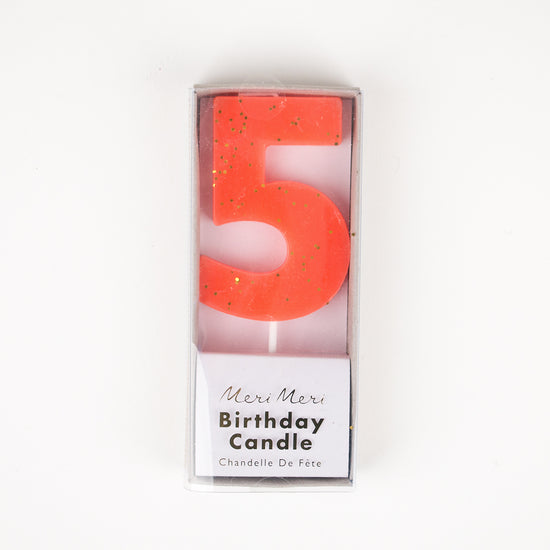 Bougie 5 chiffre rouge à paillettes pour anniversaire enfant.