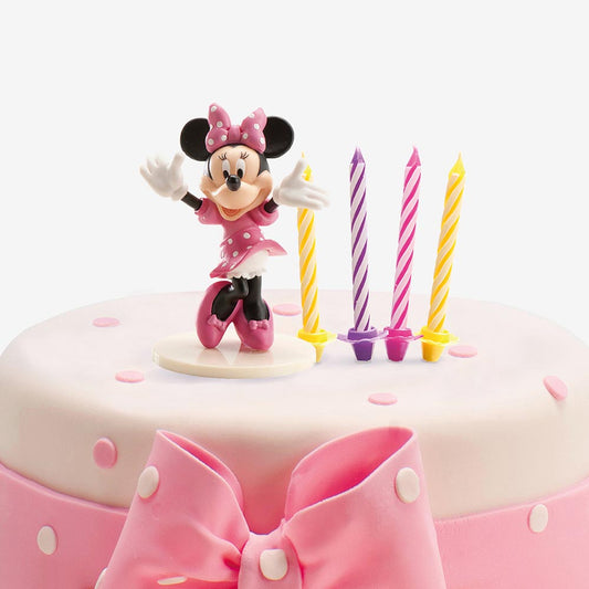 decoración de pastel de cumpleaños de niña: estatuilla de minnie y velas rosas