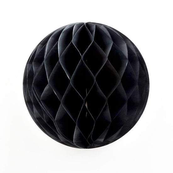 Une boule alvéolée noire pour décoration de mariage ou anniversaire