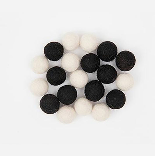 Matériel loisir créatif :  boules en feutre mixte noir et blanc