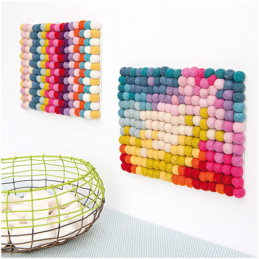 DIY wall decoration with felt balls: creative hobby idea