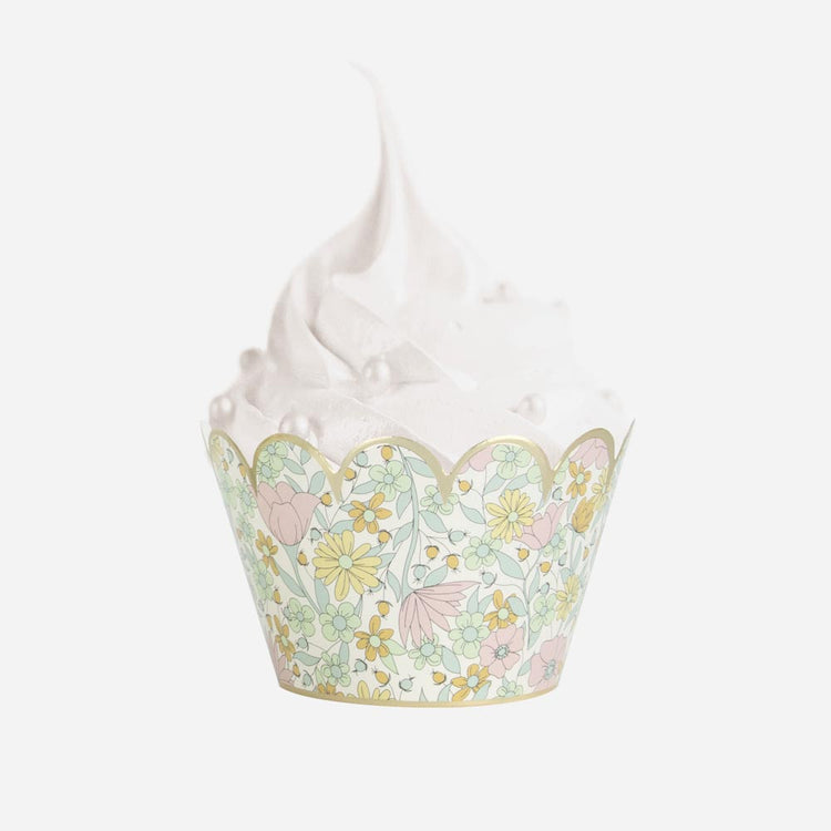Deco baby shower, fete fleurie : caissettes cupcakes motif liberty