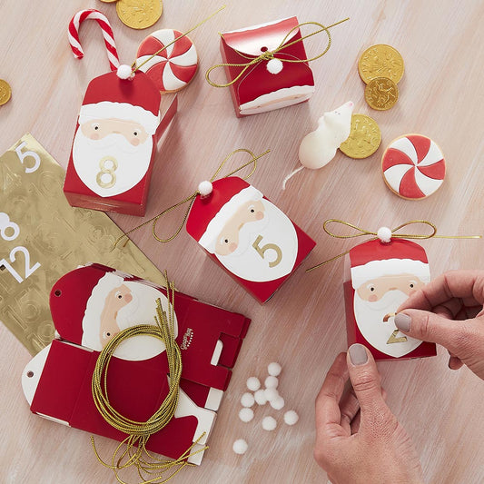 Calendario fai-da-te: scatole di Babbo Natale di Ginger ray