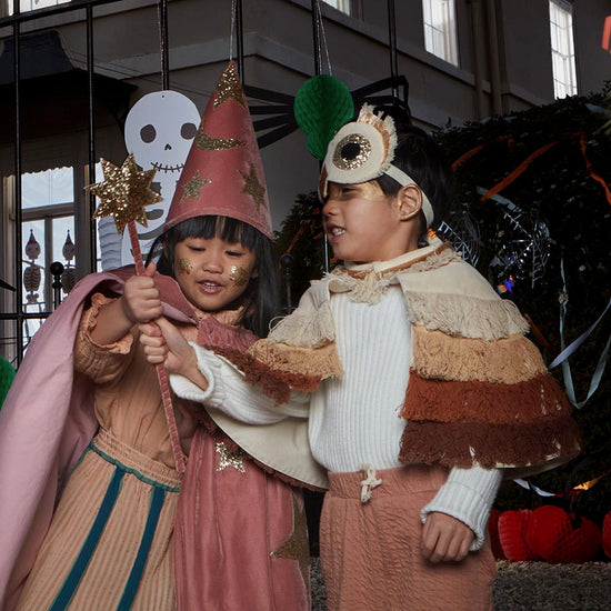 Idée déguisement enfant Carnaval : cape et bandeau chouette