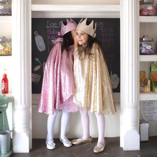 Costume da principessa di compleanno per bambina: mantello rosa e mantello dorato