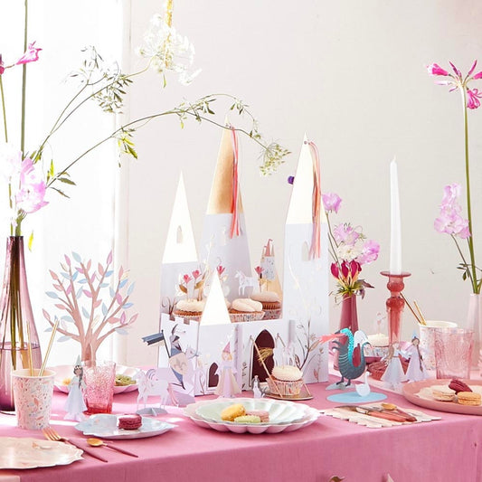 Deco anniversaire princesse Meri Meri : table avec centre de table chateau