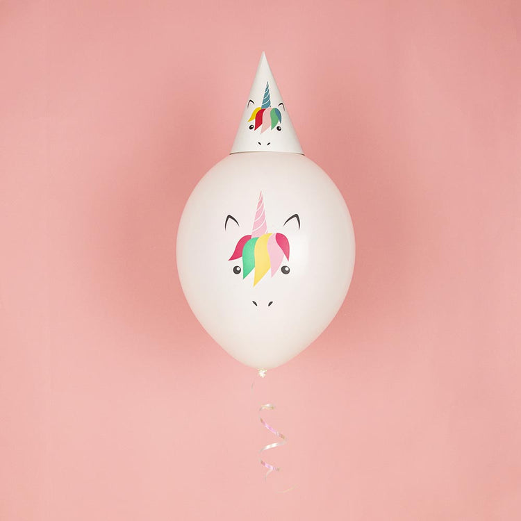 Déco anniversaire licorne : chapeau pointu licorne et ballons licorne