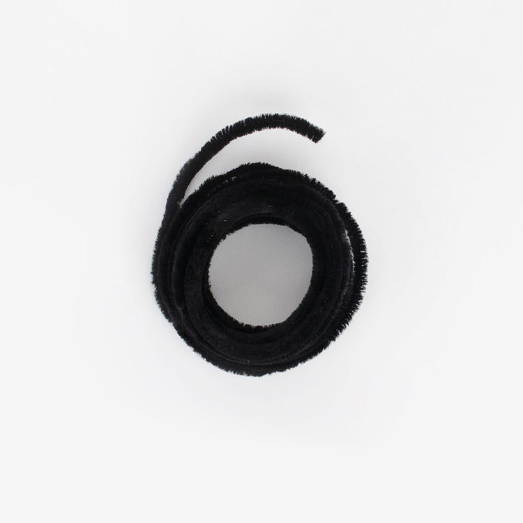 Creative leisure equipment for children: roll of black chenille yarn