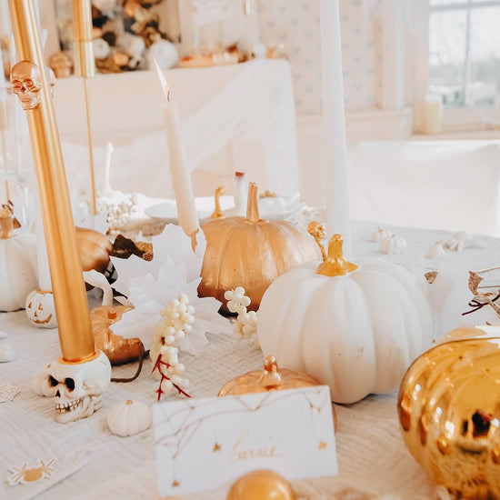 Decoración de mesa de otoño para Halloween: calabaza blanca