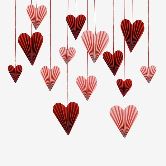 Coeurs en papier rouge et rose à suspendre pour decoration st valentin