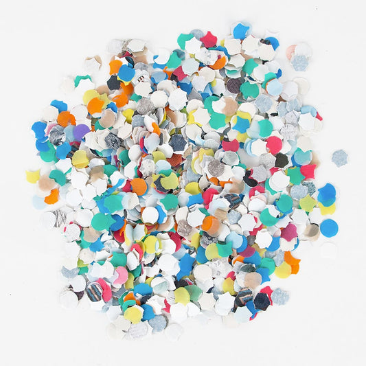 Idee pour deco carnaval originale : confettis multicolores à lancer