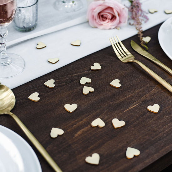 Confettis coeur en bois pour déco de table de mariage ou baby shower