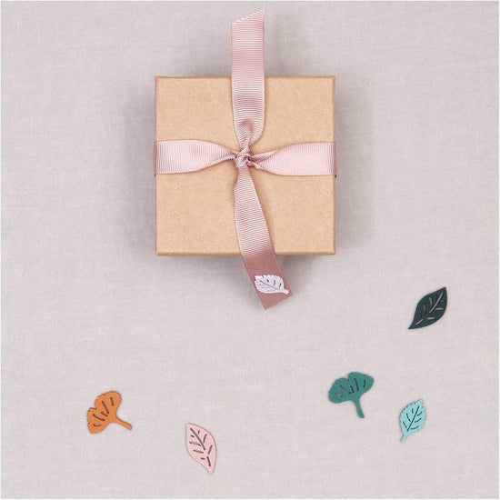 Confettis en forme de fleurs à mettre dans l'emballage d'un cadeau