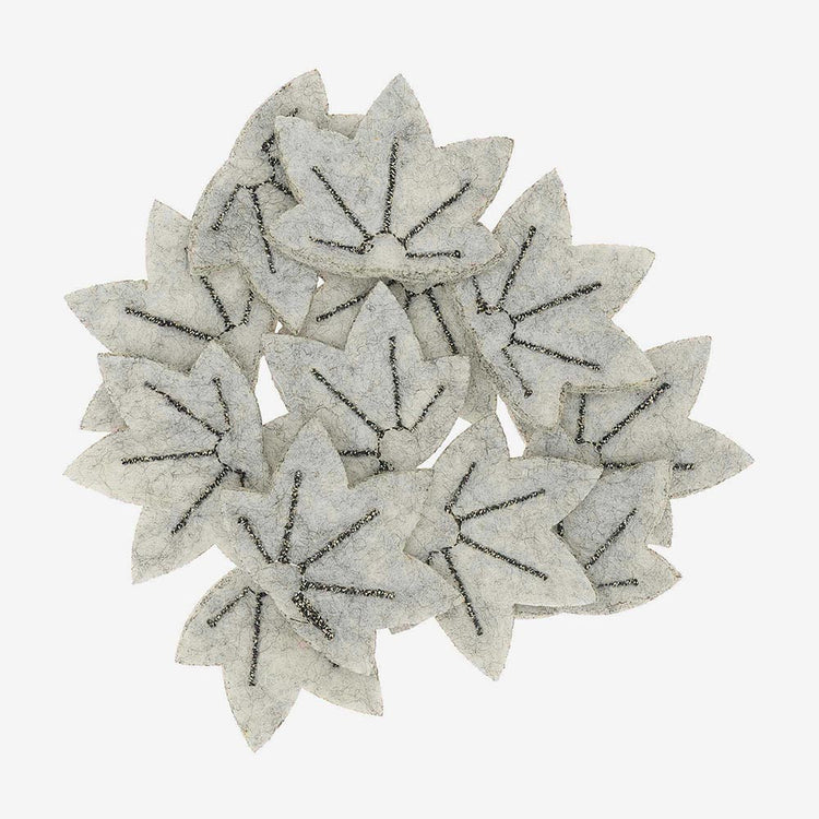 Confettis feuilles en feutrine : deco anniversaire animaux de la foret