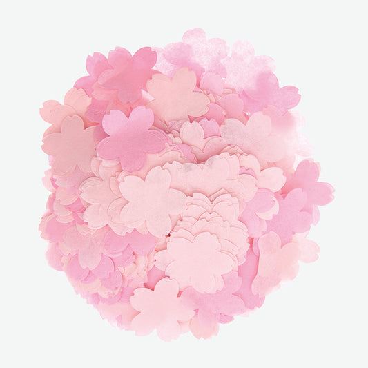 Sfumature di coriandoli di rosa a forma di fiore di sakura