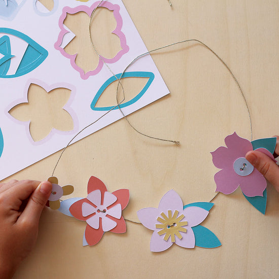 Kit loisirs créatifs pour enfant: 6 couronnes de fleurs à confectionner