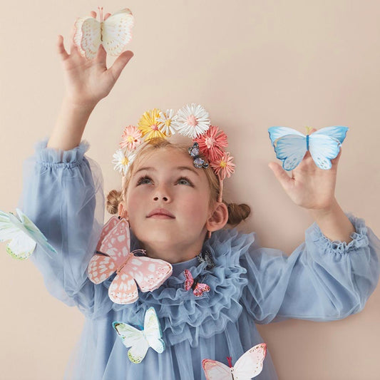 Girl's birthday costume: crown of pastel colored flowers