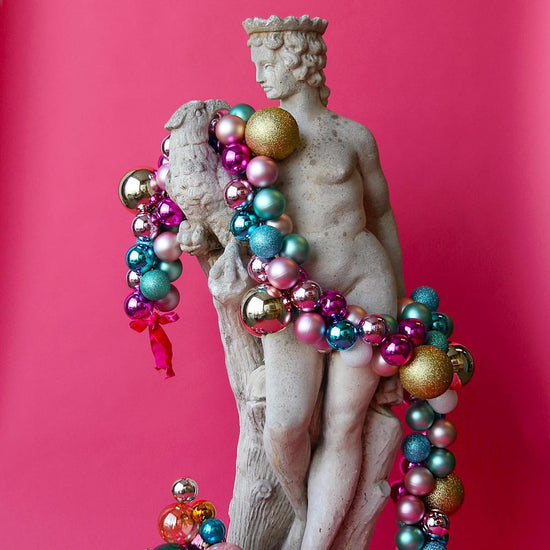 Idea original para decorar el árbol de Navidad: kit de bolas navideñas de colores