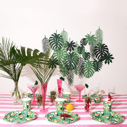 Decoration de table anniversaire tropical par my little day avec vaisselle toucan