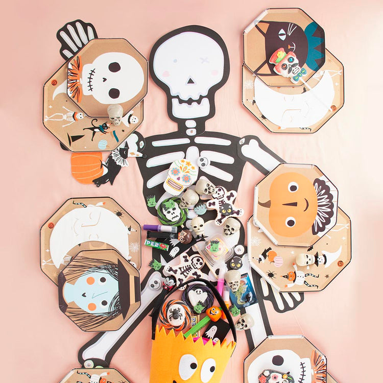 Mesa deco infantil halloween con esqueleto gigante de my little day